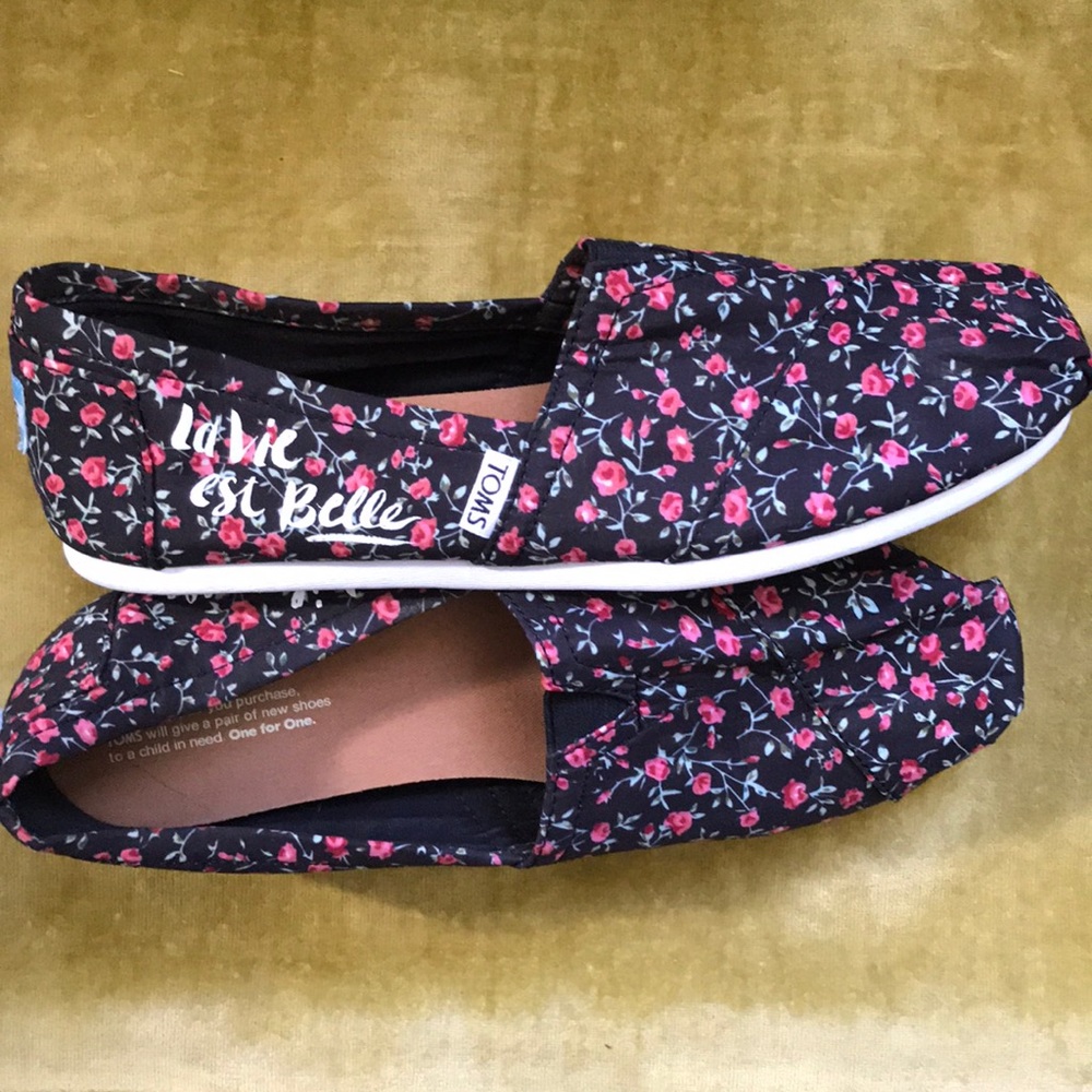 La Vie est Belle Toms